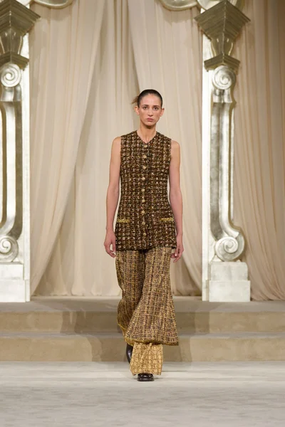 Look 25